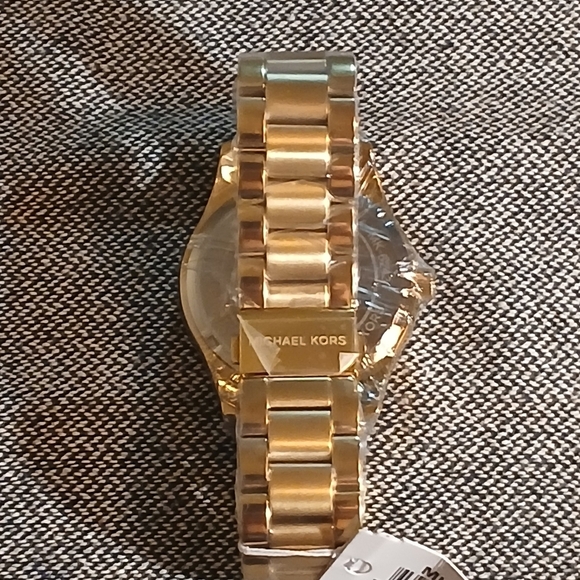 Micheal Kors Layton Blue Pave Crystal Dial MK 6243 Womens Watch - Picture 12 of 16